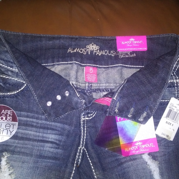 Almost Famous - Picture 4 of 7